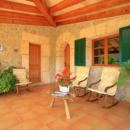 Attractive Pera Villa *